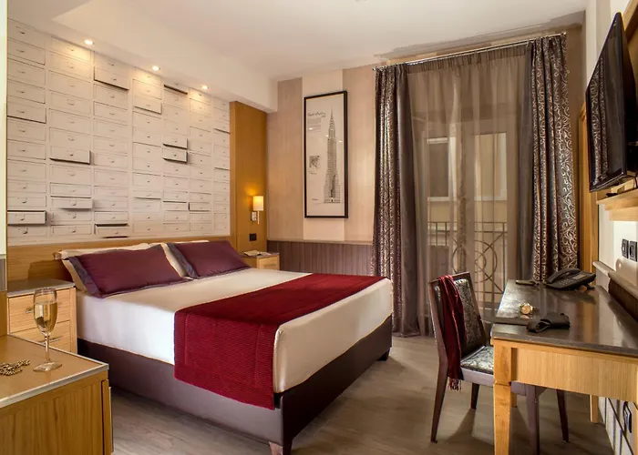 Royal Court Hotel 4*