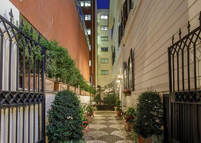 Royal Court Hotel 4*