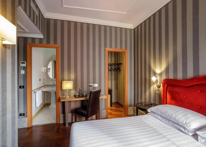 Royal Court Hotel 4*
