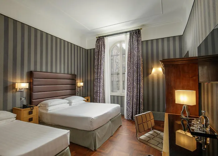 Royal Court Hotel 4*