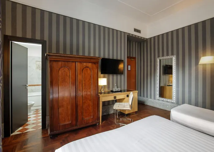 Hotel Royal Court 4*