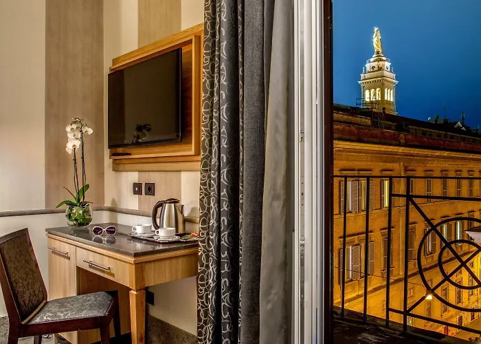 Royal Court Hotel 4*