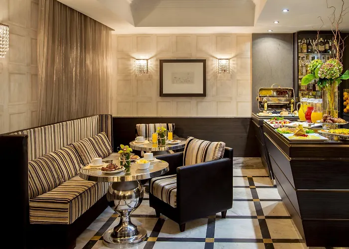 Hotel Royal Court 4*